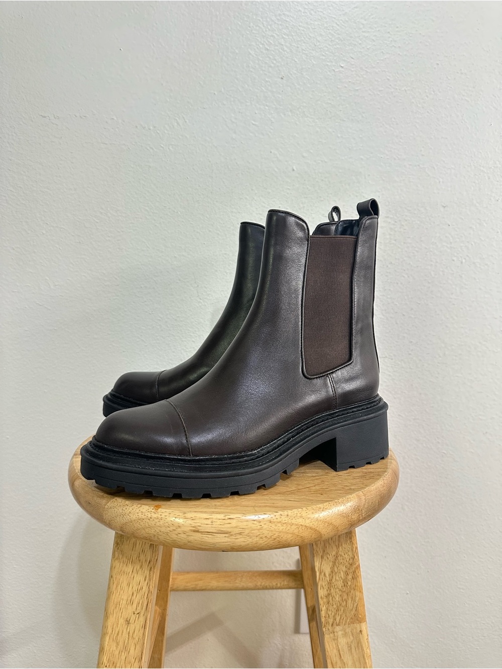 NEW Veronica Beard Delilah Chelsea Leather Ankle Boots, Size 6.5